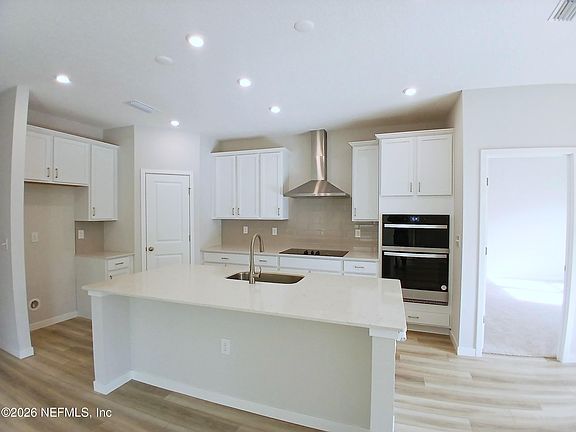 3rd image of 215 MONTGOMERY Court