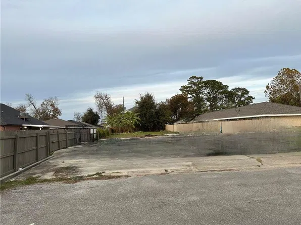 417 W Celestine St, Chalmette, LA 70043