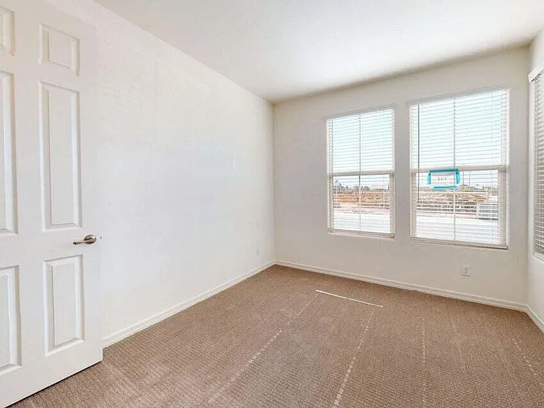 1107 S Vine St — Photo 30