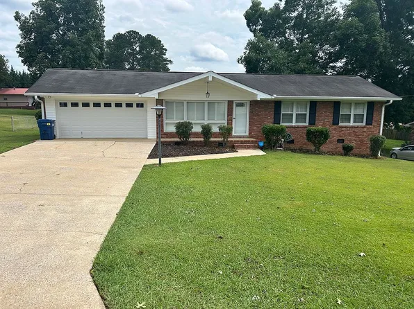 616 Inglewood Dr, Anniston, AL 36206
