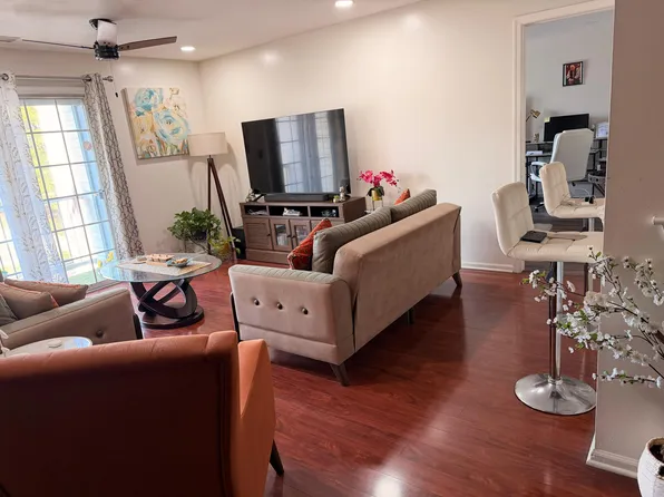 525 Waterford Dr, Edison, NJ 08817