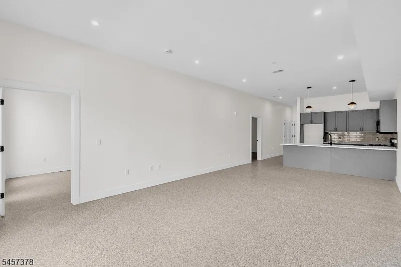 2 bed, 2.0 bath, 1140 sqft, $2,815 — Photo 2