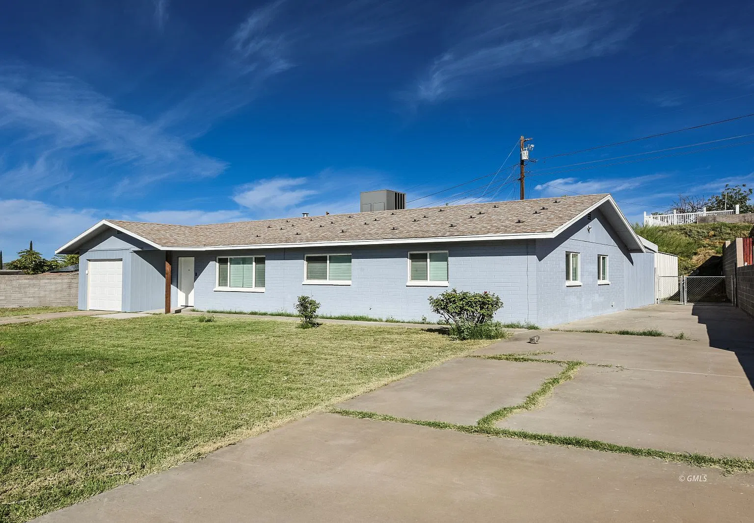 4 bed, 2.0 bath, 2089 sqft, $2,200 — Photo 3