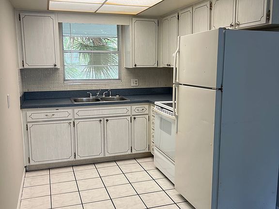 3rd image of 3467 33rd Ave N Unit 11