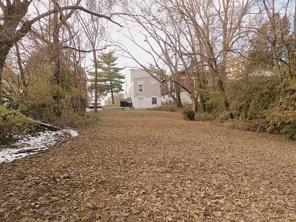 3rd image of 838 Rosemont Ave