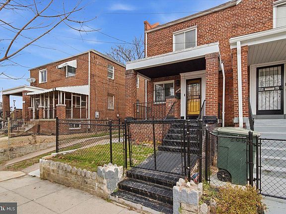 3rd image of 206 36th St SE