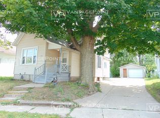 1338 Saint Clair St, Green Bay, WI 54301