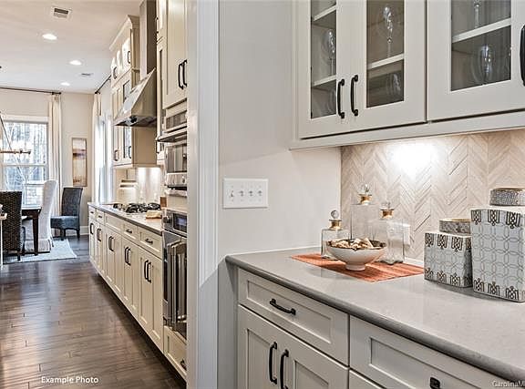 5th image of 14132 Morningate St #13