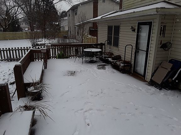 4th image of 562 Susan Ave