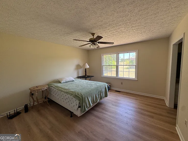 1041 Limmerick Dr — Photo 18