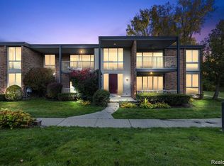4041 W Maple Rd APT 204, Bloomfield Hills, MI 48301