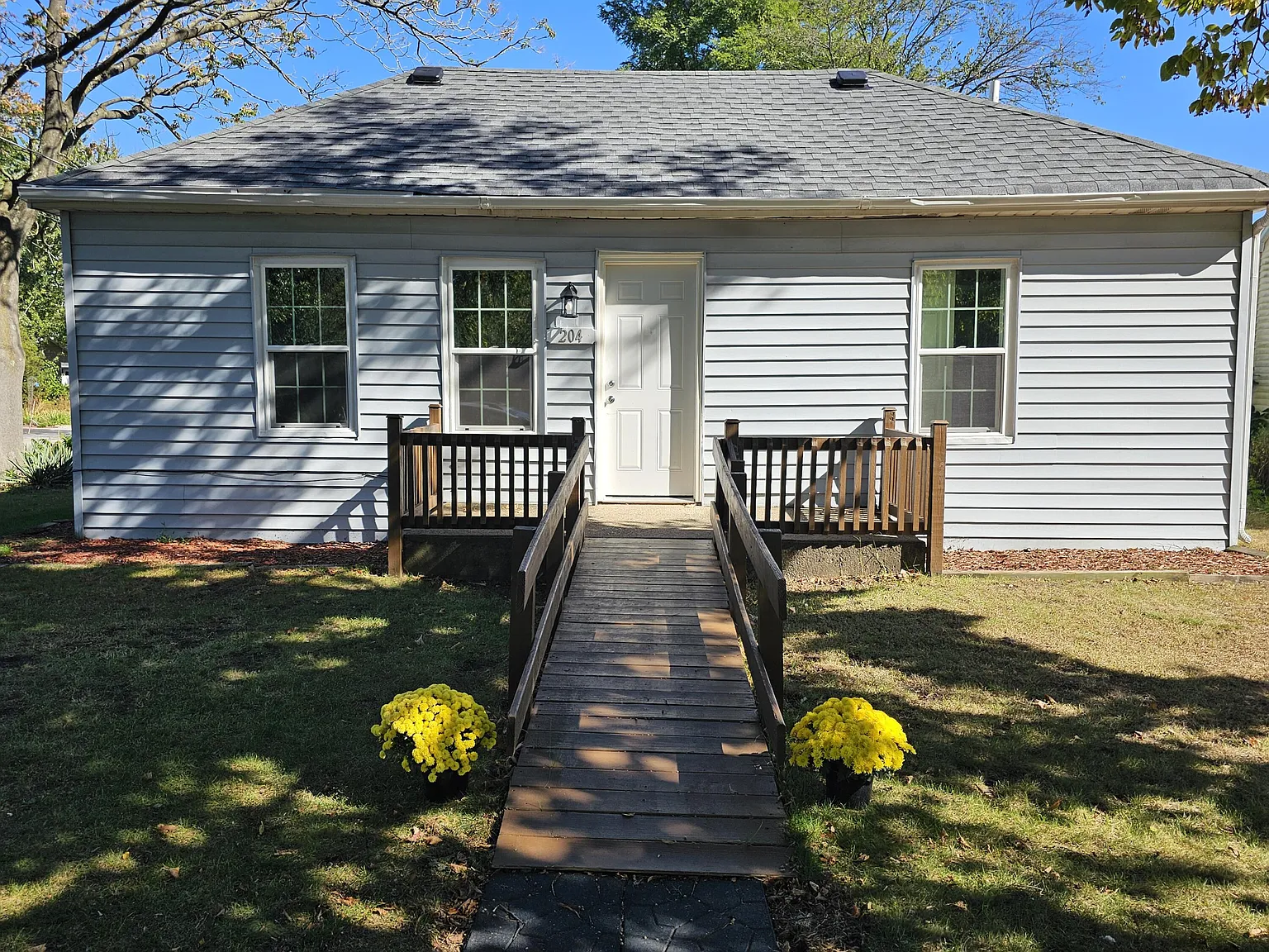 204 Bies St photo 1