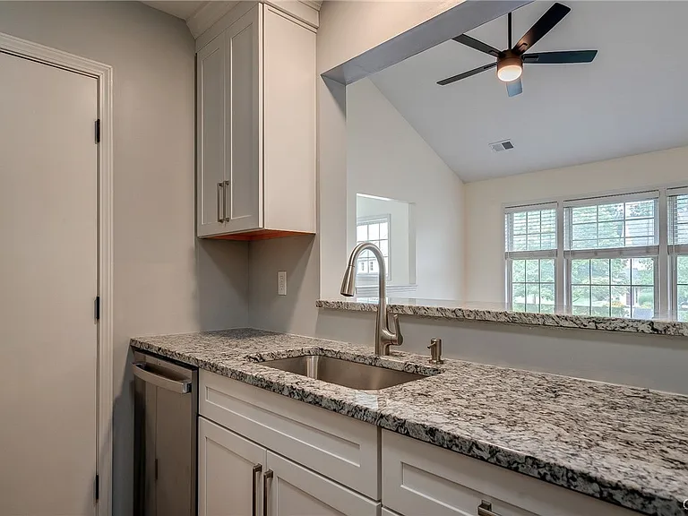 2404 Pipers Ct — Photo 24