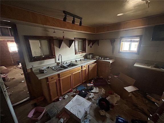 4th image of 322 2nd St
