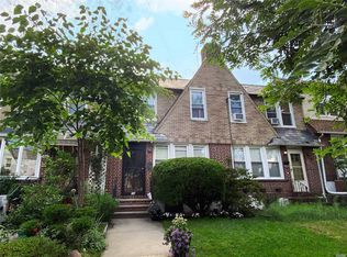 65-33 77th Pl, Middle Village, NY 11379
