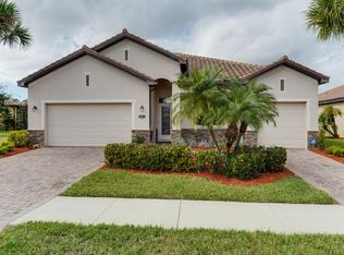 3913 Sapphire Way, Naples, FL 34114