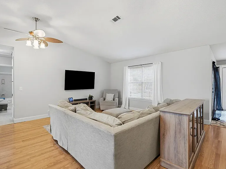 2711 Penn St — Photo 13