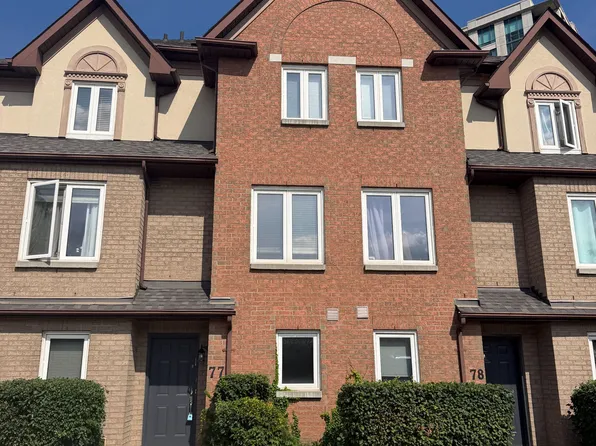 735 New Westminster Dr #77, Vaughan, ON L4J 7Y9