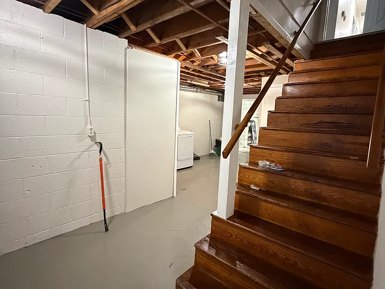 143 N Duke St — Photo 15