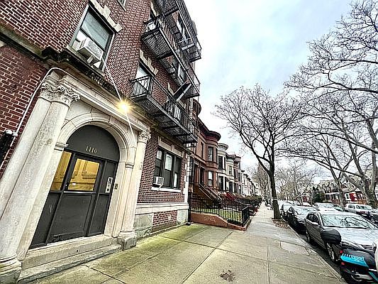 1st image of 1110 Carroll St APT 4