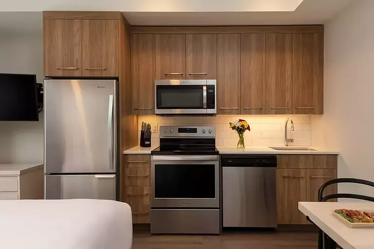 Studio, 1.0 bath, 305 sqft, $1,675 — Photo 3