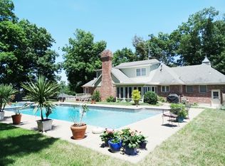 322 Fox Creek Rd, Jefferson City, MO 65109