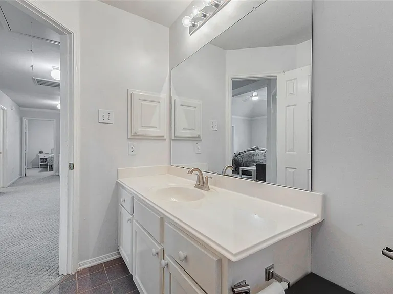 1606 Barrington Hills Ln — Photo 37