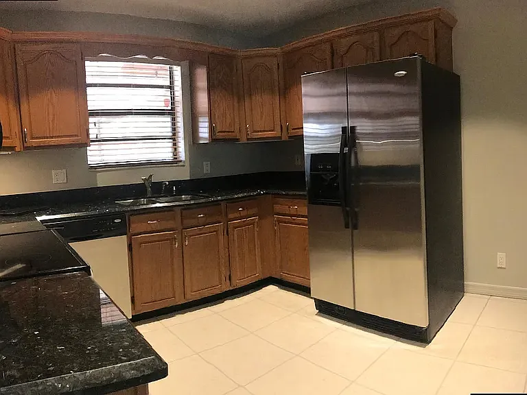 7723 Hilltop Dr — Photo 3