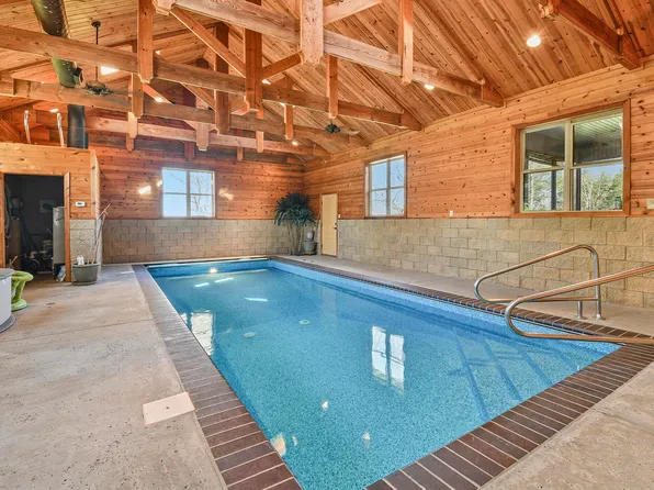 1051 N Hidden Springs Drive, Nixa, MO 65714