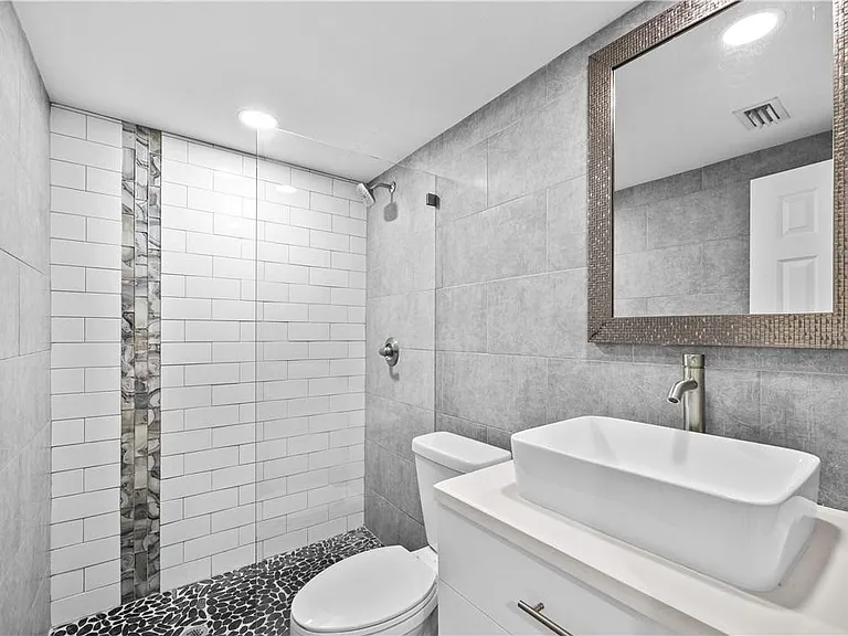 1470 N Dixie Hwy #2 — Photo 10