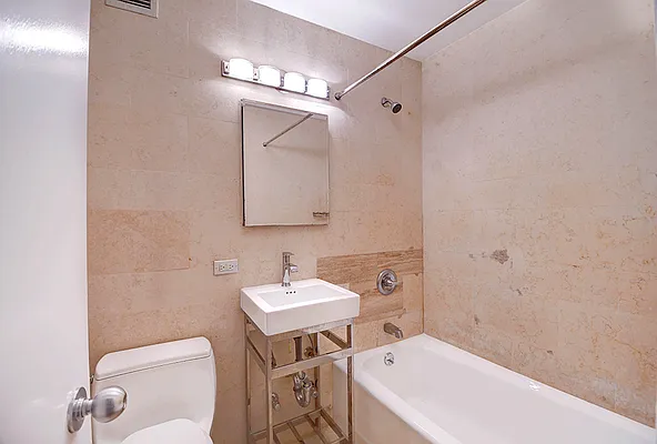 Rented by Urbane Brokerage | media 9