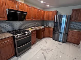 24 White Oak Ln, Staten Island, NY 10309