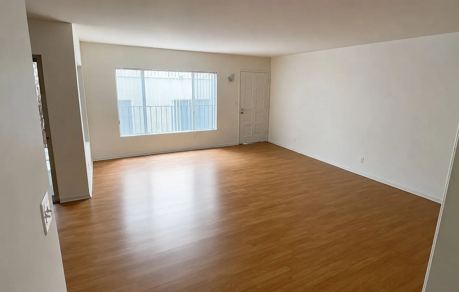 3 bed, 1200 sqft, $4,200 — Photo 2