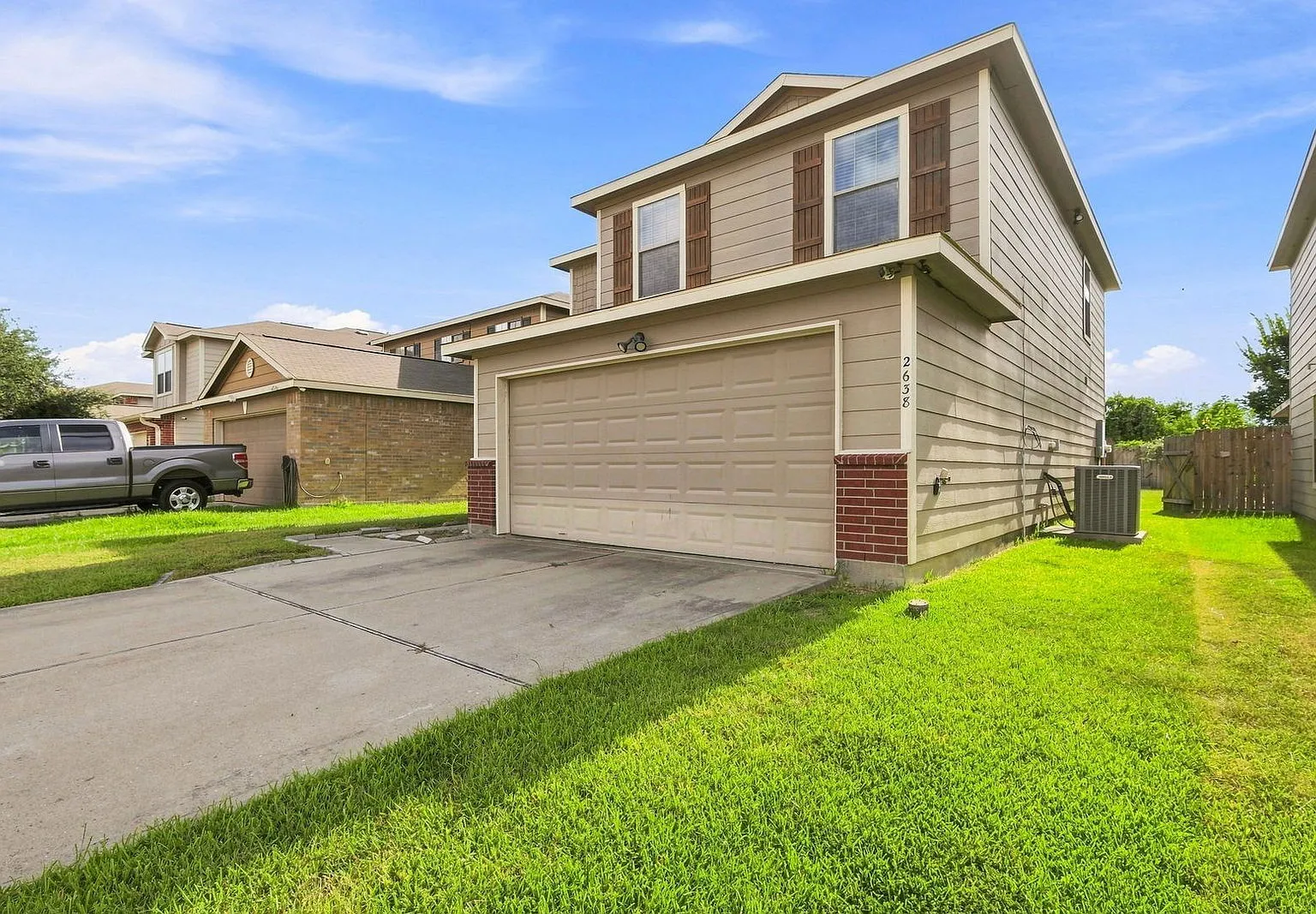 3 bed, 2.5 bath, 2160 sqft, $1,850 — Photo 3