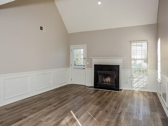 4th image of 3807 Meadow Creek Dr