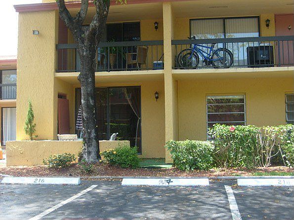 1st Floor, Corner Unit