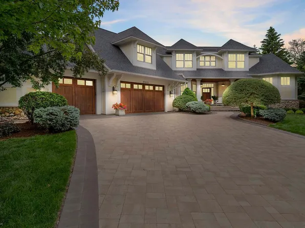 20655 Parkview Ln, Shorewood, MN 55331