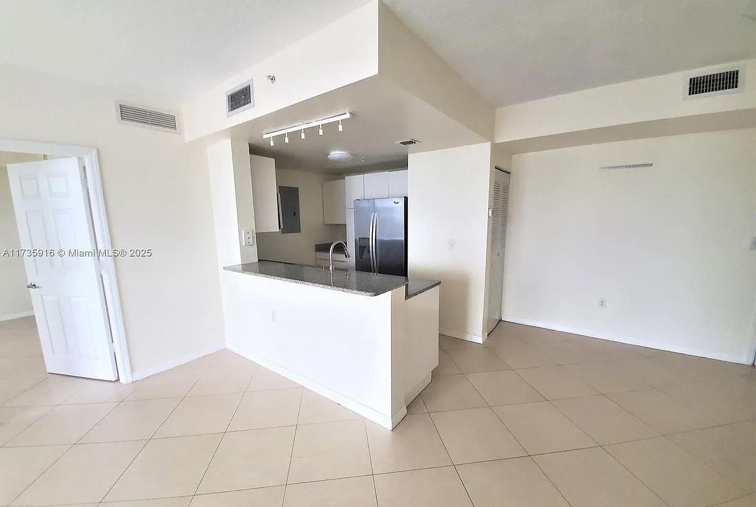2 bed, 1057 sqft, $3,200 — Photo 1