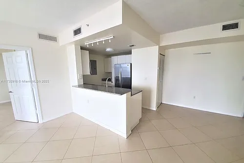 275 NE 18th St #P1505 Photo 1