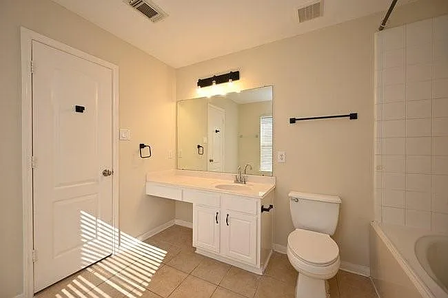 9403 Coatsworth Dr — Photo 16