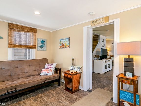 4th image of 251 Kearney Ave