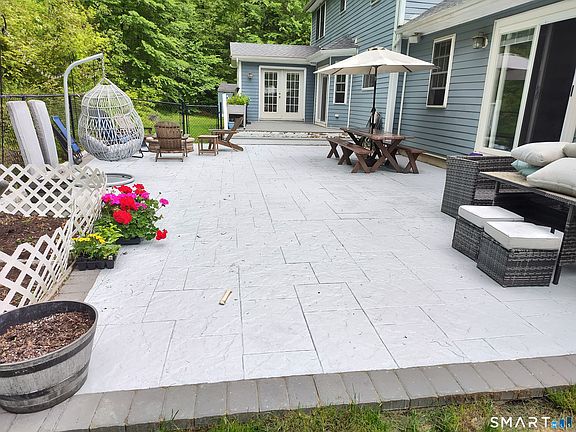 4th image of 10 Country Farm Road