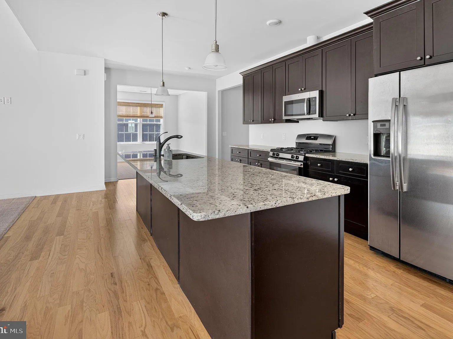 3 bed, 3.0 bath, 2558 sqft, $4,450 — Photo 4