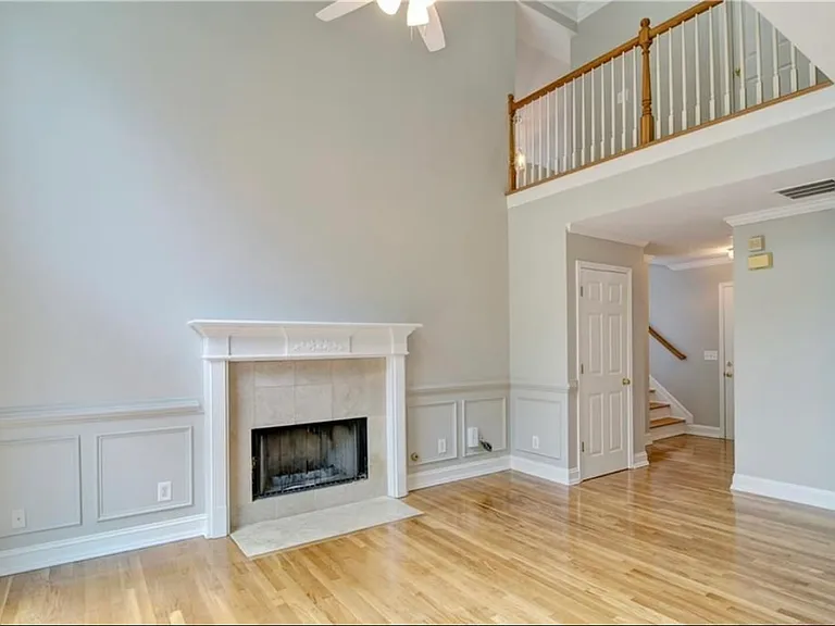 542 Parkstone Ln — Photo 4