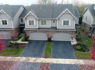 402 E Tall Oaks Ln, Itasca, IL 60143