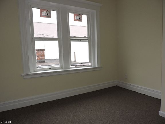 5th image of 289-291 Glenwood Ave Unit A