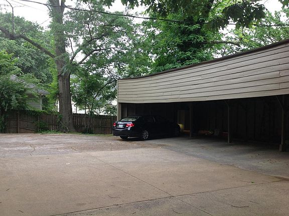 4 car garage. 1 per unit