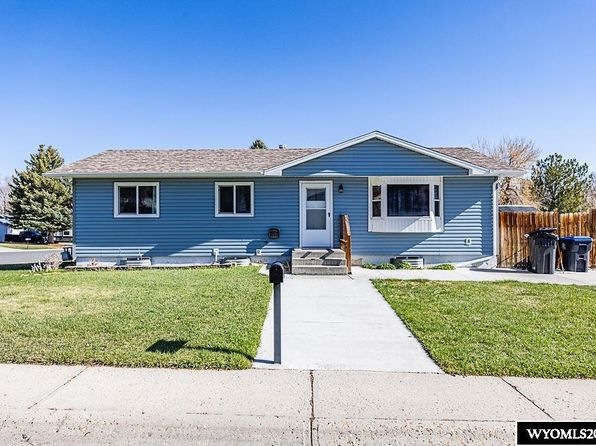 325 Trail Dr, Green River, WY 82935