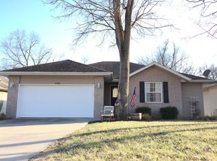2922 E Manitoo Valley Ct, Springfield, MO 65804