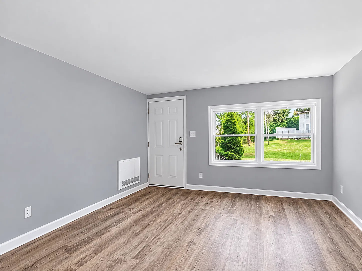 2 bed, 960 sqft, $2,345 — Photo 2